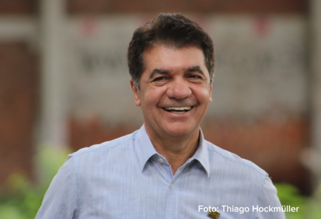 Justiça revoga afastamento de Clésio Salvaro e ele retorna à prefeitura de Criciúma