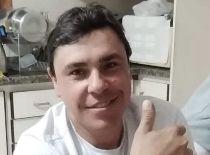 Identificado motorista que morreu após capotar caminhão caçamba em Treviso
