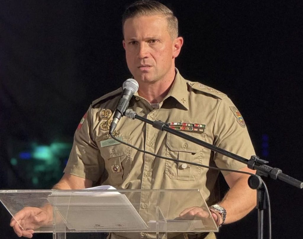 Na presença de Comandante do 9º Batalhão, policial militar sugere “dar um chega pra lá” em jornalista de Criciúma