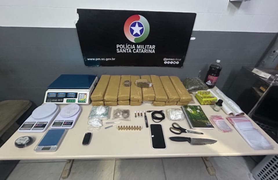 Homem é preso com mais de 17 quilos de drogas e estufa para cultivo de maconha em Criciúma