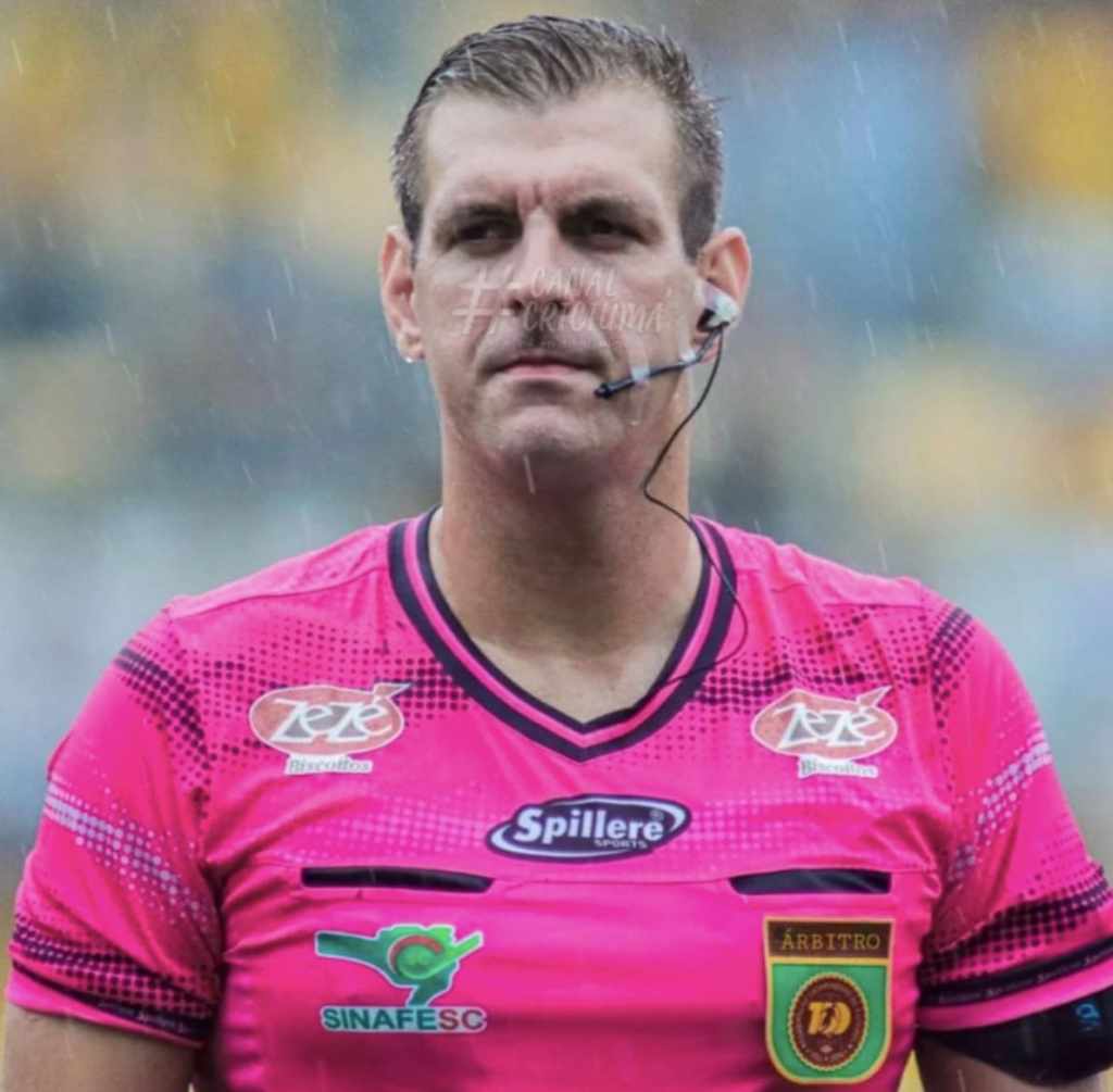 Motorista que morreu e teve o corpo carbonizado após carro bater e pegar fogo em Criciúma era árbitro de futebol